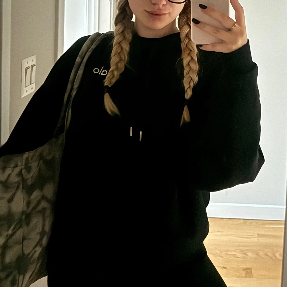 ALO Yoga Black Hoodie - Picture 4 of 5